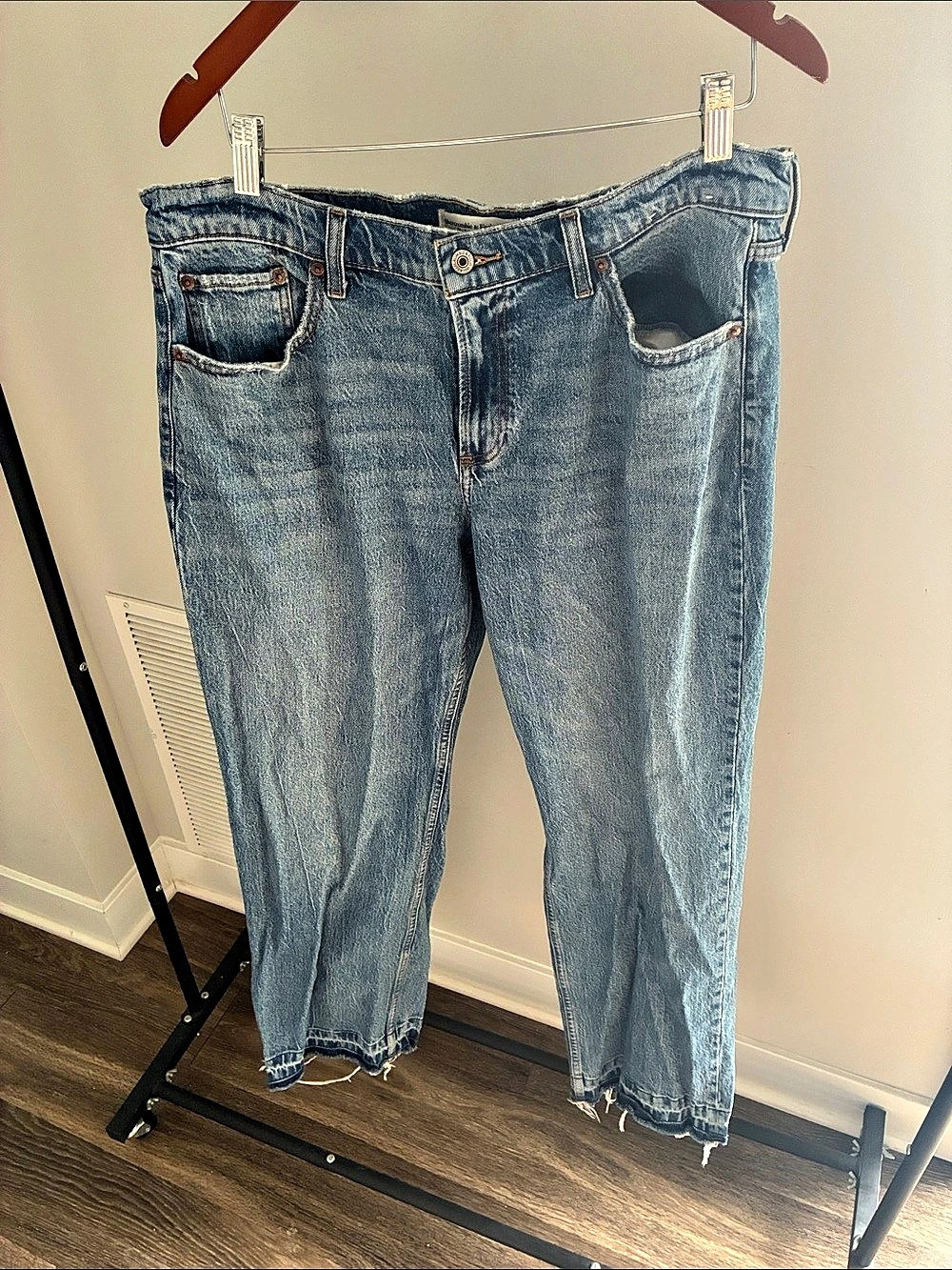 Abercrombie & Fitch The Baggy Low Rise Jeans